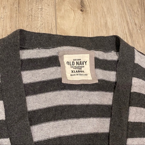 Old navy button down - Picture 2 of 3